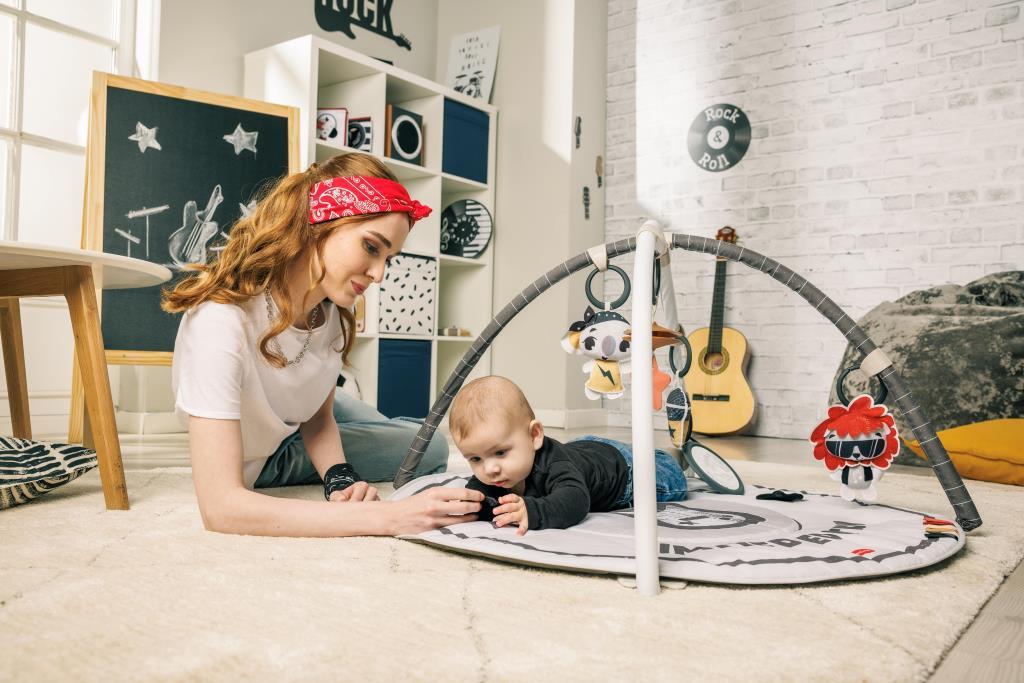 Tiny Love 0-3 Yaş Jimnastik Merkezi Rock and Roll Oyuncaklı Oyun